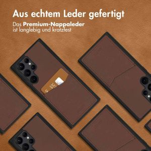 Accezz Premium Leather Card Slot Back Cover für das Samsung Galaxy S22 Ultra - Braun