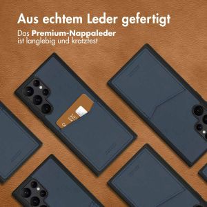 Accezz Premium Leather Card Slot Back Cover für das Samsung Galaxy S22 Ultra - Dunkelblau