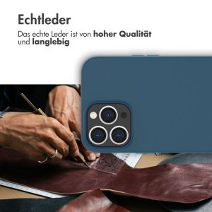 Accezz Leather Backcover mit MagSafe für das iPhone 14 Pro - Dunkelblau