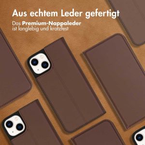 Accezz Premium Leather Slim Klapphülle für das iPhone 14 - Braun