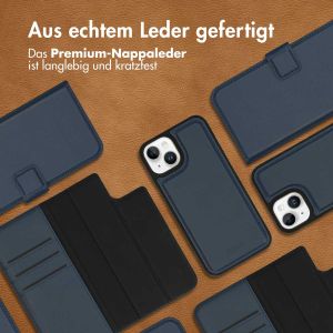Accezz Premium Leather 2 in 1 Klapphülle für das iPhone 14 - Dunkelblau