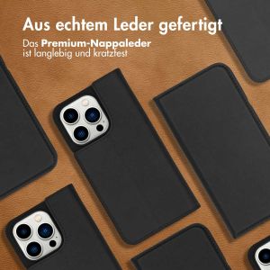 Accezz Premium Leather Slim Klapphülle für das iPhone 14 Pro - Schwarz
