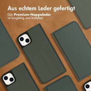 Accezz Premium Leather Slim Klapphülle für das iPhone 14 Plus - Grün