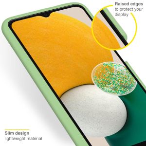 Accezz Liquid Silikoncase für das Samsung Galaxy A13 (5G) / A04s - Grün