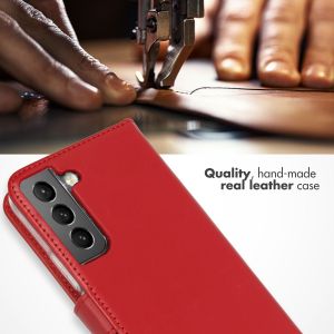 Selencia Echtleder Klapphülle für das Samsung Galaxy S22 - Rot