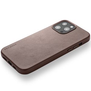 Decoded Leather Backcover MagSafe für das iPhone 13 Pro - Braun