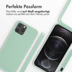 iMoshion Silikonhülle mit Band für das iPhone 12 (Pro) - Mintgrün