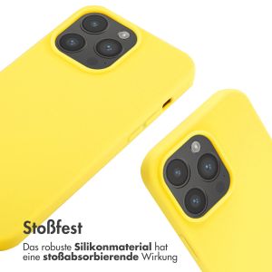 iMoshion Silikonhülle mit Band für das iPhone 14 Pro Max - Gelb