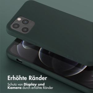 Selencia Silikonhülle mit abnehmbarem Band für das iPhone 12 (Pro) - Dunkelgrün