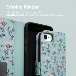 iMoshion ﻿Design Klapphülle für das iPhone SE (2022 / 2020) / 8 / 7 / 6(s) - Blue Flowers