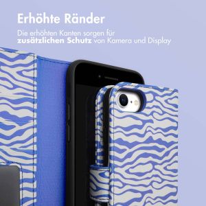 iMoshion ﻿Design Klapphülle für das iPhone SE (2022 / 2020) / 8 / 7 / 6(s) - White Blue Stripes