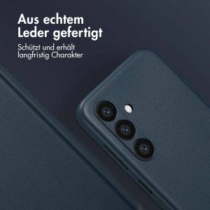 Accezz MagSafe Leather Backcover für das Samsung Galaxy S24 - Nightfall Blue