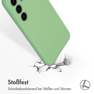 Accezz Liquid Silikoncase für das Samsung Galaxy S24 - Grün