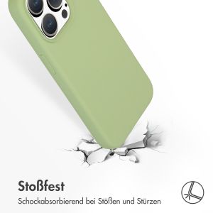 Accezz Liquid Silikoncase mit MagSafe für das iPhone 15 Pro - Grün