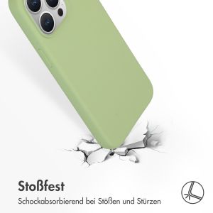 Accezz Liquid Silikoncase mit MagSafe für das iPhone 15 Pro Max - Grün