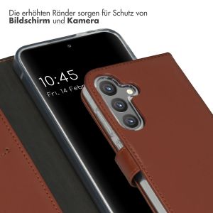 Selencia Echtleder Klapphülle für das Samsung Galaxy S24 - Hellbraun