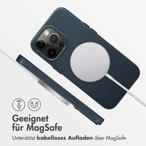 Accezz MagSafe Leather Backcover für das iPhone 13 Pro - Nightfall Blue
