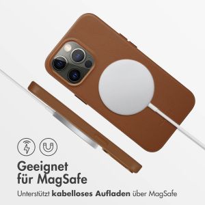 Accezz MagSafe Leather Backcover für das iPhone 13 Pro - Sienna Brown