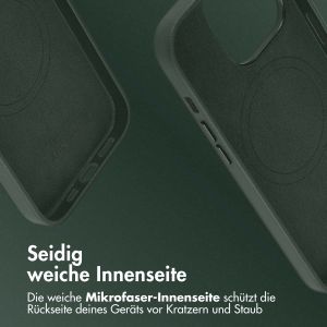 Accezz MagSafe Leather Backcover für das iPhone 14 Pro - Cedar Green