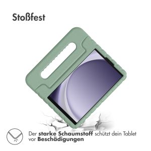 iMoshion Schutzhülle mit Handgriff kindersicher für das Samsung Galaxy Tab A9 8.7 Zoll - Olive Green