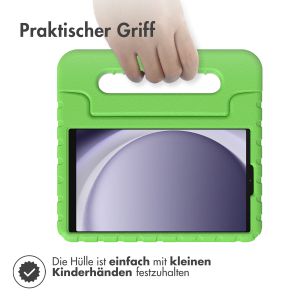 iMoshion Schutzhülle mit Handgriff kindersicher für das Samsung Galaxy Tab A9 8.7 Zoll - Grün