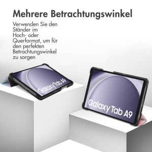 iMoshion Design Trifold Klapphülle für das Samsung Galaxy Tab A9 8.7 Zoll - Sky