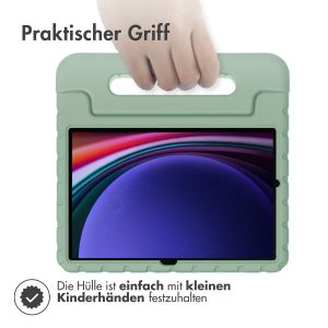 iMoshion Schutzhülle mit Handgriff kindersicher für das Samsung Galaxy Tab S9 / Tab S9 FE - Olive Green