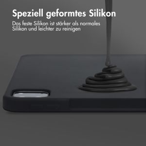 Accezz Liquid Silicone Back Cover mit Stifthalter für das iPad Pro 12.9 (2022) / Pro 12.9 (2021) / Pro 12.9 (2020) - Schwarz