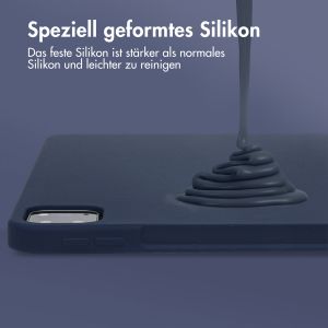 Accezz Liquid Silicone Back Cover mit Stifthalter für das iPad Pro 12.9 (2022) / Pro 12.9 (2021) / Pro 12.9 (2020) - Dunkelblau