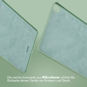 Accezz Liquid Silicone Back Cover mit Stifthalter für das iPad Pro 12.9 (2022) / Pro 12.9 (2021) / Pro 12.9 (2020) - Hellgrün
