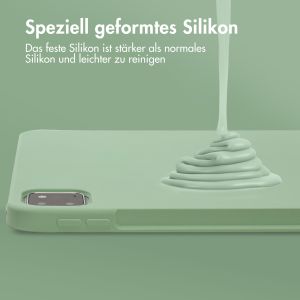Accezz Liquid Silicone Back Cover mit Stifthalter für das iPad Pro 11 (2018 - 2022) - Hellgrün