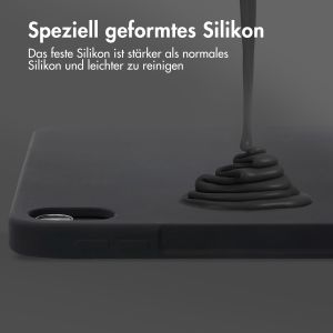 Accezz Liquid Silicone Back Cover mit Stifthalter für das iPad Air 5 (2022) / Air 4 (2020) - Schwarz