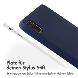 Accezz Liquid Silicone Back Cover mit Stifthalter für das iPad Pro 11 (2018 - 2022) - Dunkelblau