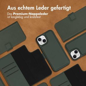 Accezz Premium Leather 2 in 1 Wallet Bookcase für das iPhone 15 - Grün