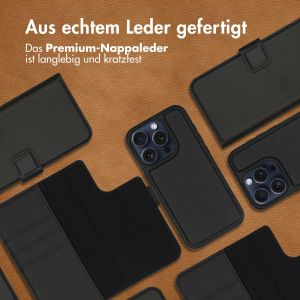 Accezz Premium Leather 2 in 1 Wallet Bookcase für das iPhone 15 Pro - Schwarz