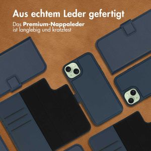 Accezz Premium Leather 2 in 1 Wallet Bookcase für das iPhone 15 Plus - Dunkelblau