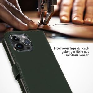 Selencia Echtleder Klapphülle für das iPhone 15 Pro Max - Grün