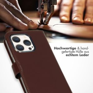 Selencia Echtleder Klapphülle für das iPhone 15 Pro - Braun