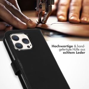 Selencia Echtleder Klapphülle für das iPhone 15 Pro - Schwarz