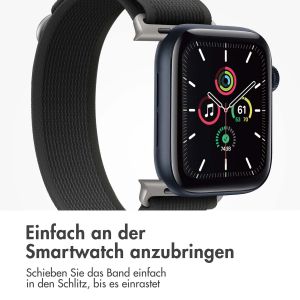 iMoshion Nylon-Armband Trail für die Apple Watch Series 1-9 / SE / Ultra (2) - 42/44/45/49 mm - Schwarz