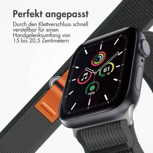 iMoshion Nylon-Armband Trail für die Apple Watch Series 1-9 / SE / Ultra (2) - 42/44/45/49 mm - Black Grey