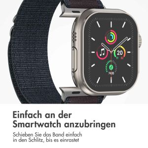 iMoshion Nylon-Armband Alpine für die Apple Watch Series 1-9 / SE / Ultra (2) - 42/44/45/49 mm - Indigo