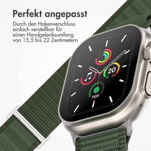 iMoshion Nylon-Armband Alpine für die Apple Watch Series 1-9 / SE / Ultra (2) - 42/44/45/49 mm - Grün