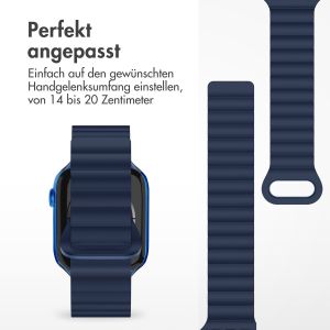 iMoshion Silikon-Magnetarmband für die Apple Watch Apple Watch Series 1-9 / SE / Ultra (2) - 42/44/45/49 mm - Dunkelblau