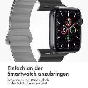 iMoshion Silikon-Magnetarmband für die Apple Watch Apple Watch Series 1-9 / SE / Ultra (2) - 42/44/45/49 mm - Schwarz / Grau
