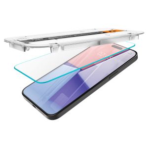 Spigen GLAStR Fit Displayschutzfolie + Applicator für das iPhone 15 Pro Max