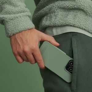 iDeal of Sweden Seamless Case Back Cover für das iPhone 13 Pro - Sage Green