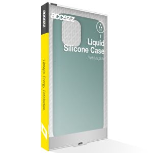 Accezz Liquid Silikoncase mit MagSafe für das iPhone 13 - Grün