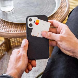 Accezz Premium Leather Card Slot Back Cover für das iPhone 14 - Schwarz