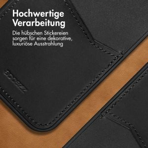 Accezz Premium Leather Card Slot Back Cover für das Samsung Galaxy S22 Ultra - Schwarz